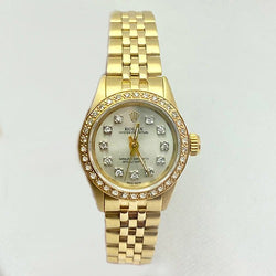 Montre Rolex Oyster avec cadran en nacre et diamants et bracelet Jubilee en or jaune