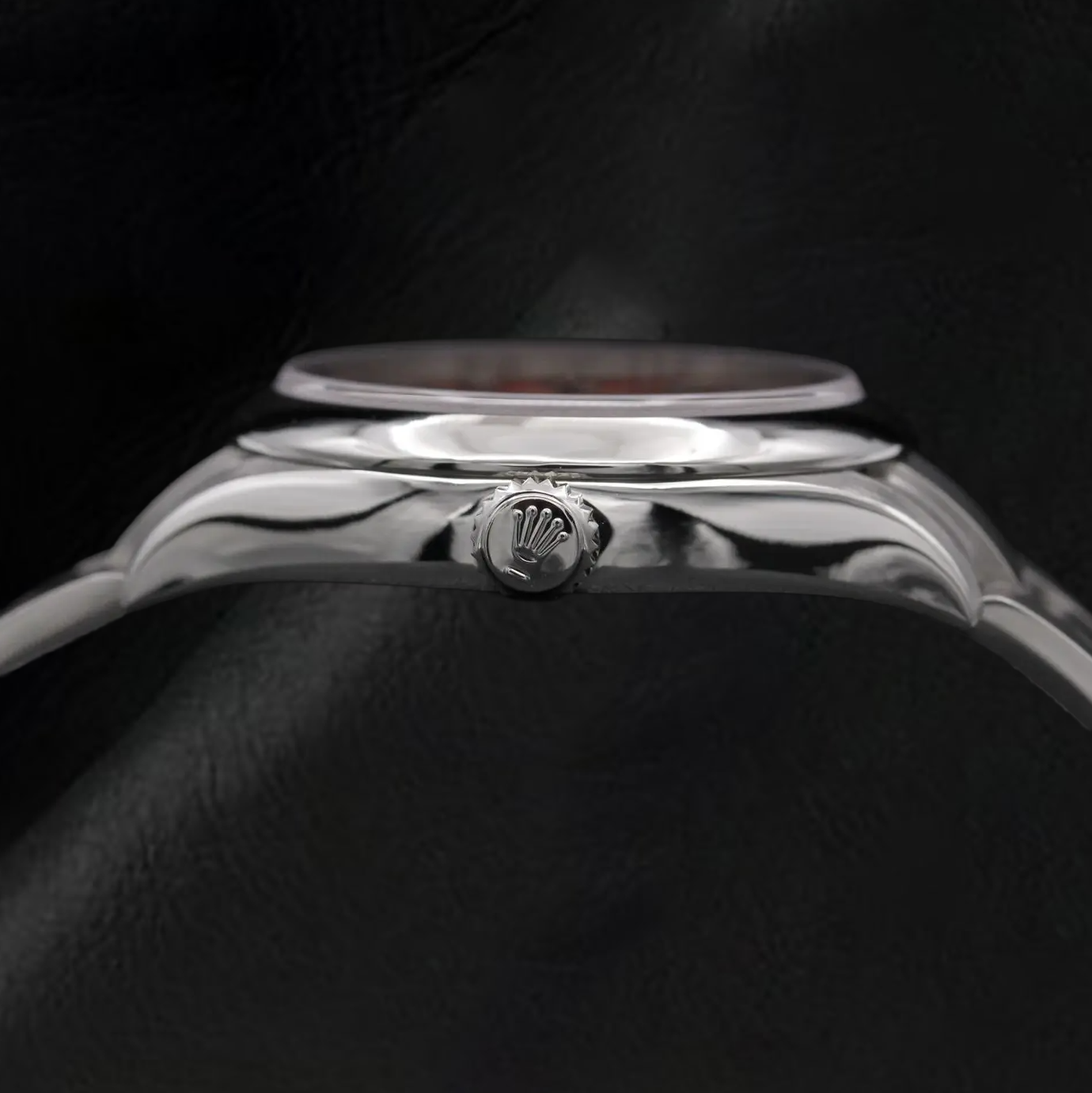 Montre Rolex dame huître Perpétuelle 31 mm en acier à cadran lumineux rouge corail