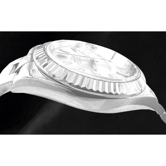 Montre pour femme Rolex DateJust argentée à cadran 
