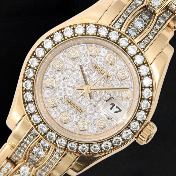 Montre pour femme Rolex Pearlmaster pavé de diamants 26 mm en or jaune 18 carats
