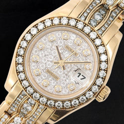 Montre pour femme Rolex Pearlmaster 80298 pavé de diamants 26 mm en or jaune 18 carats