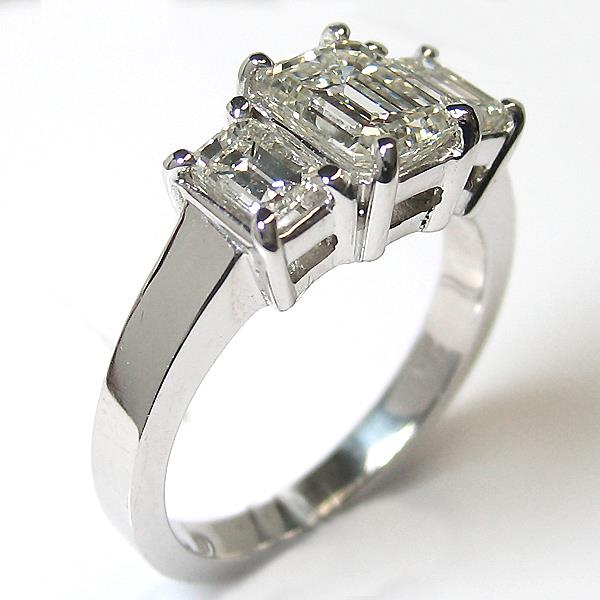 Naturel Bague D'Anniversaire Taille Émeraude À 3 Pierres