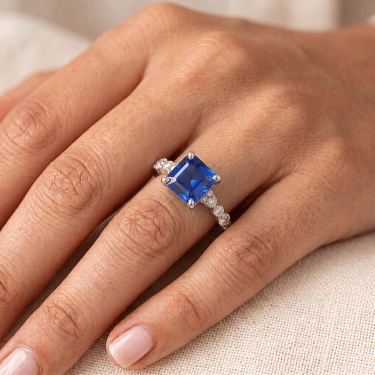 Nouvelle bague en or avec saphir bleu naturel taille princesse avec accents 4 carats