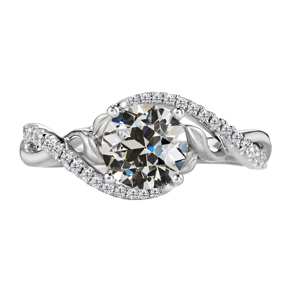 Artisanal Solitaire avec Pierres Latérales 2 carats – vue principale