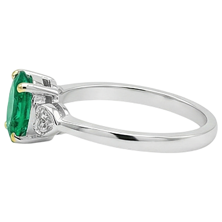 Sophistiqué Émeraude Bague Pierre de Couleur 2 carats – vue d'angle