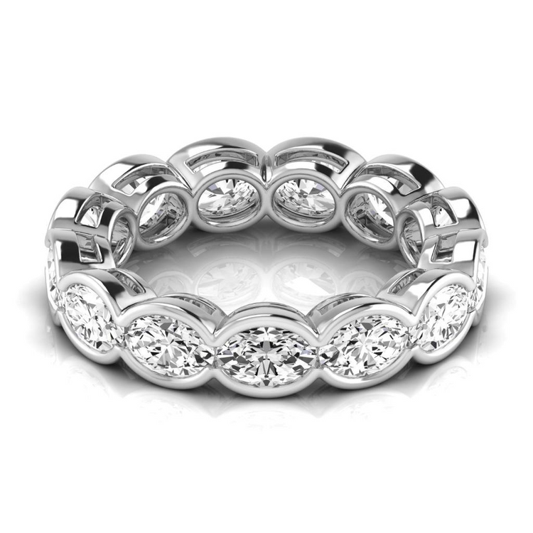 Diamant Fin Taille Ovale Eternity Band en Or Blanc 14 Carats – vue de face