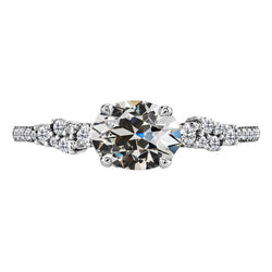 Diamant Solitaire avec Pierres Latérales – Or Blanc 14 Carats 3
