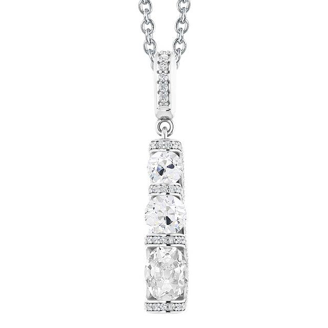 Pendentif Naturel diamant ovale taille ancienne de style trois pierres 4.50 carats 14K