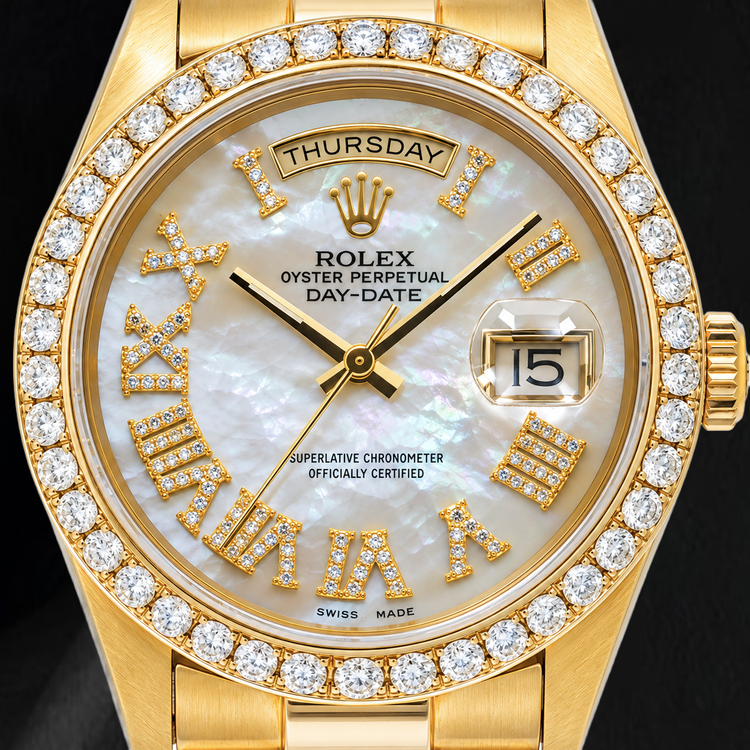 Montre Rolex Day-Date 18238 36 mm en Or Jaune, Cadran Diamants en Nacre Blanche et Chiffres Romains