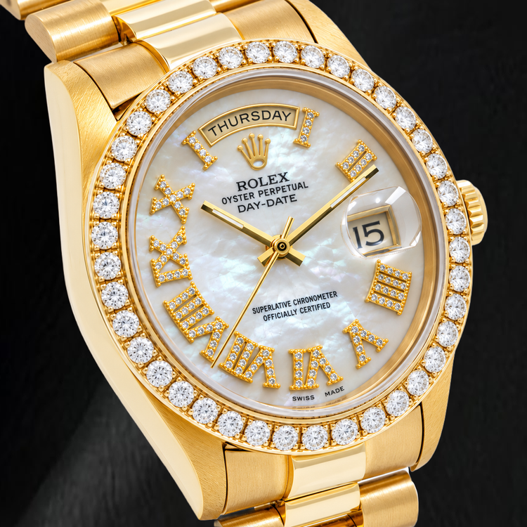 Montre Rolex Day-Date 18238 36 mm en Or Jaune, Cadran Diamants en Nacre Blanche et Chiffres Romains
