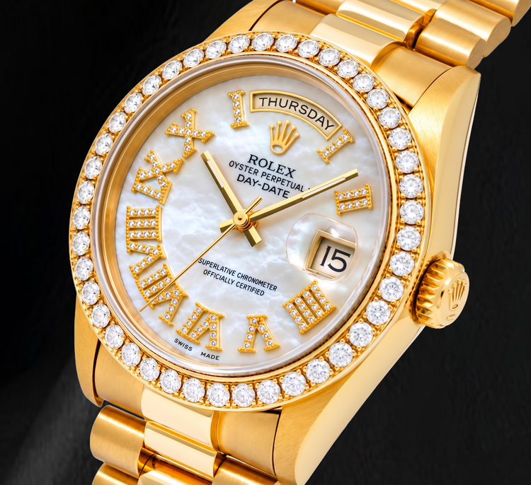Montre Rolex Day-Date 18238 36 mm en Or Jaune, Cadran Diamants en Nacre Blanche et Chiffres Romains