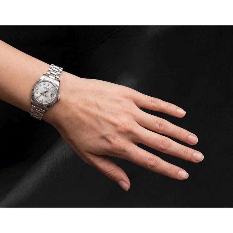 Montre Rolex Datejust Femme 26 mm Cadran en nacre Année 2002 Bracelet President en or 18 carats