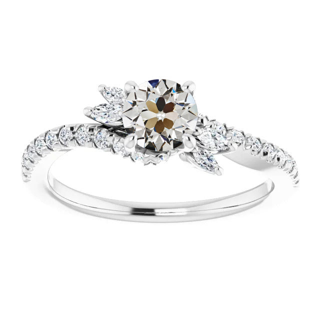 Diamant Fin Taille Old Mine Solitaire avec Pierres Latérales en Or 14K Blanc – vue principale
