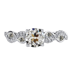 Coussin Antique Diamant Bague Solitaire avec Accents – 2 carats