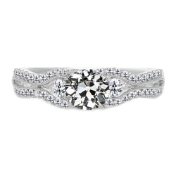 Diamant Fin Solitaire avec Pierres Latérales 2,50 carats – Or