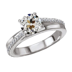 Diamant Solitaire avec Pierres Latérales de luxe – 3 carats Or