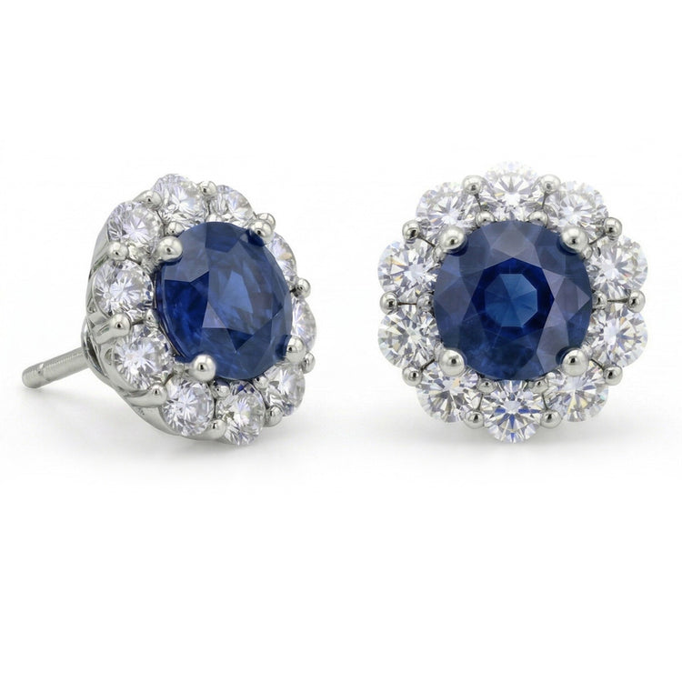 Saphir de Ceylan Coupe Ronde de 4.50 ct avec clous de diamants Halo or blanc