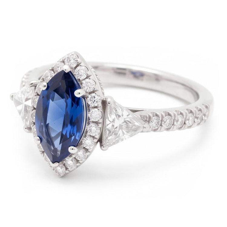 Bague de Fiançailles Trois Pierres en Platine, Saphir Bleu Véritable Marquise 3 Carats et Halo
