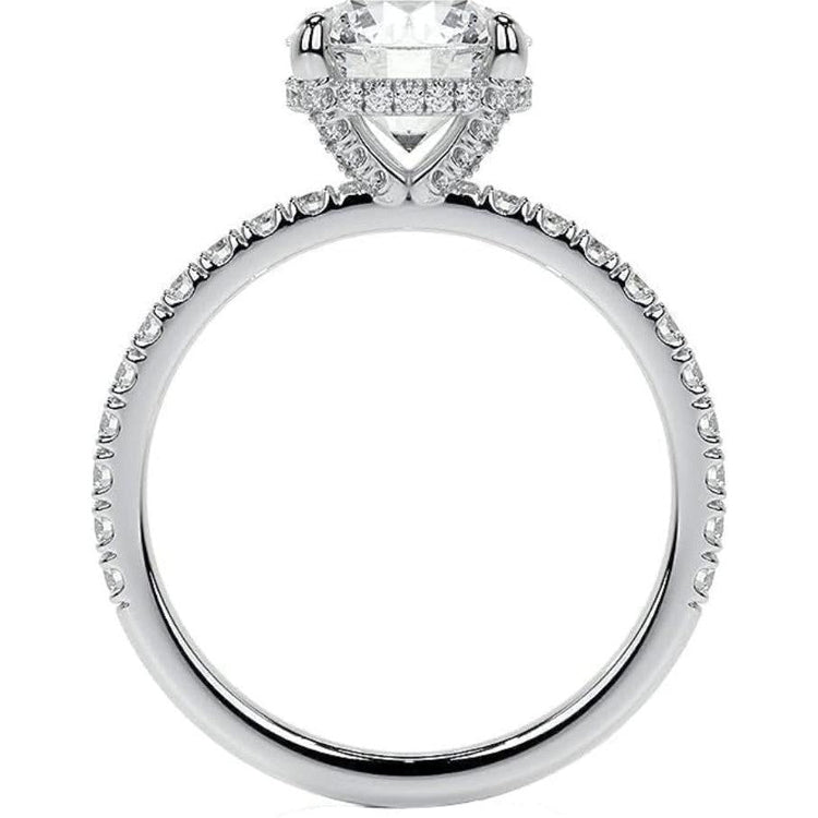 Brillant Coussin Antique Solitaire avec Pierres Latérales en Or Blanc 14 Carats – vue de face