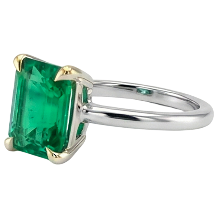 Exquis Émeraude Bague avec Gemme 2 carats – vue de profil