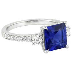 Solitaire Saphir Bleu Avec Accents Pierres Précieuses Taille Princesse 6.25 Carats