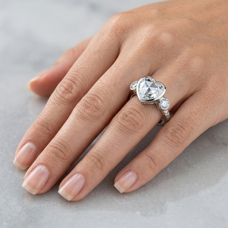 Taille Rose Ancienne Diamant Bague Trois Pierres 2 carats – Or