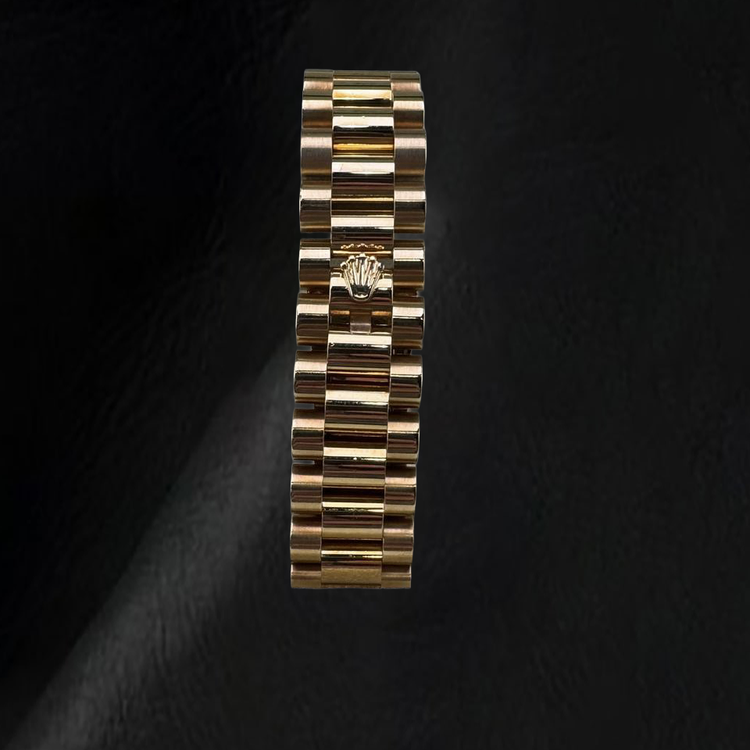 Montre Rolex President 31 mm en Or Jaune Année 2011 Cadran Diamants en Nacre Blanche