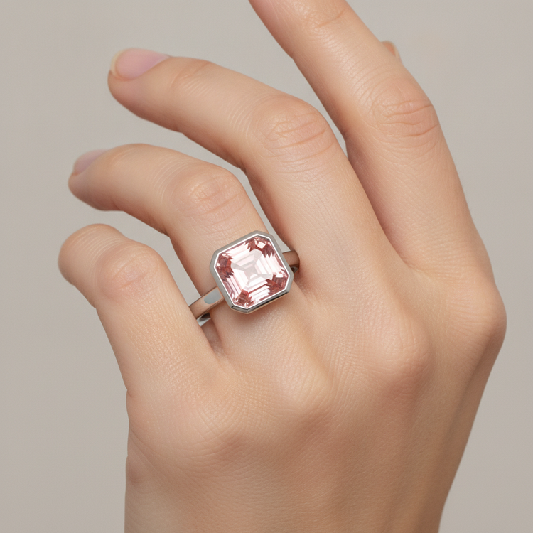 Bague Solitaire à Lunette en Platine avec Véritable Saphir Padparadscha Couleur Pêche Taille Asscher 3 Carats