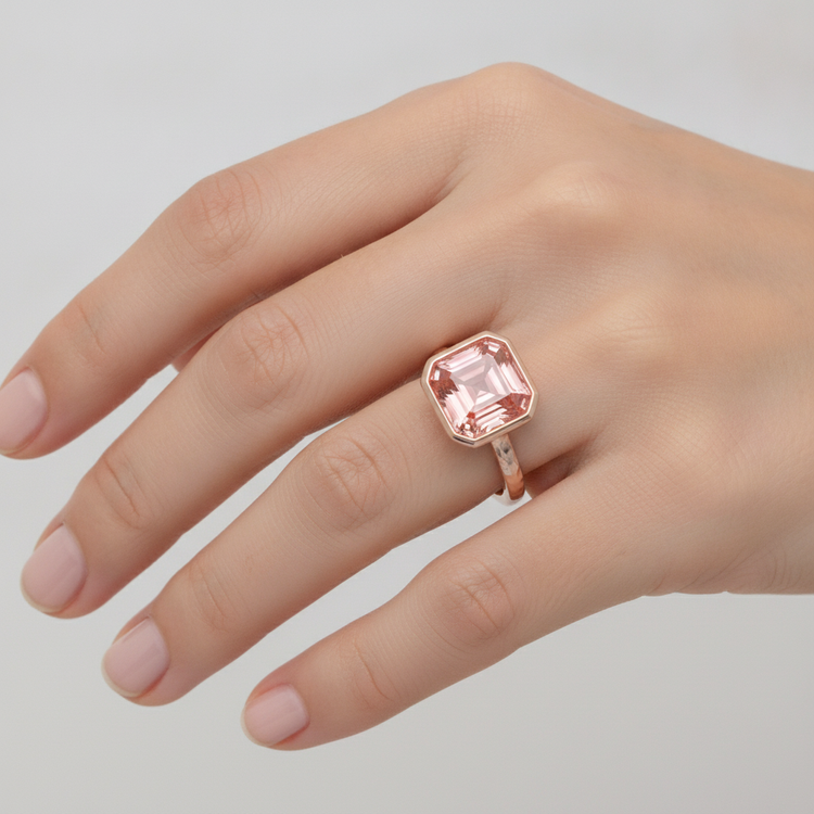 Bague de Fiançailles Solitaire Lunette en Or Rose avec Saphir Padparadscha Pêche Véritable Taille Asscher 2,5 Carats