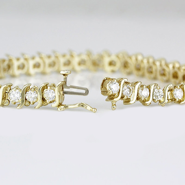 Taille Ronde Diamant bague en Or Jaune 14 Carats – vue de face