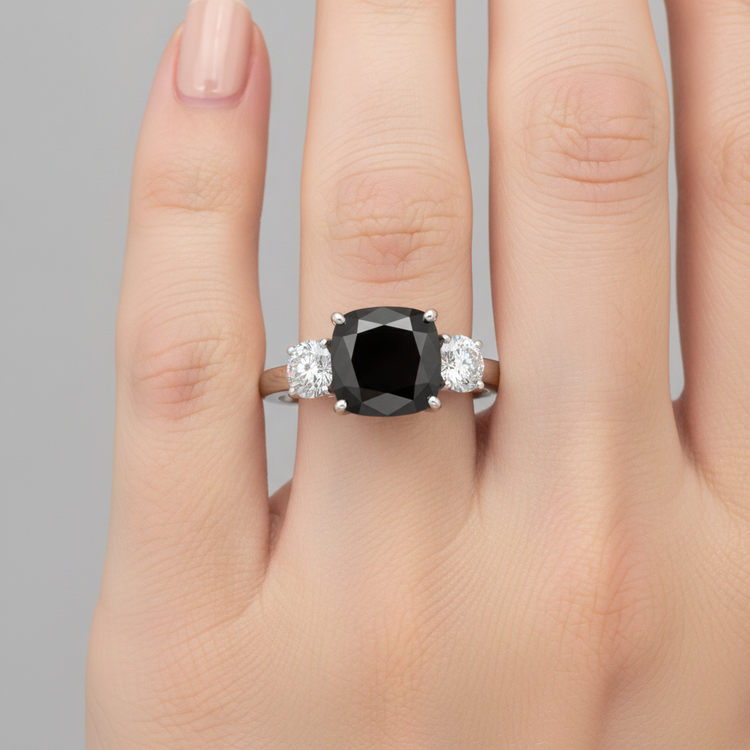 Bague de Fiançailles Trois Pierres en Or Blanc 14 Carats avec Diamant Noir Véritable Taille Coussin 6 Carats