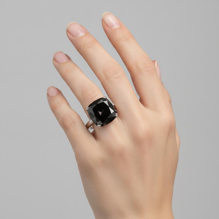 Bague solitaire diamant noir naturel taille coussin 6 carats en Or Blanc 14 carats