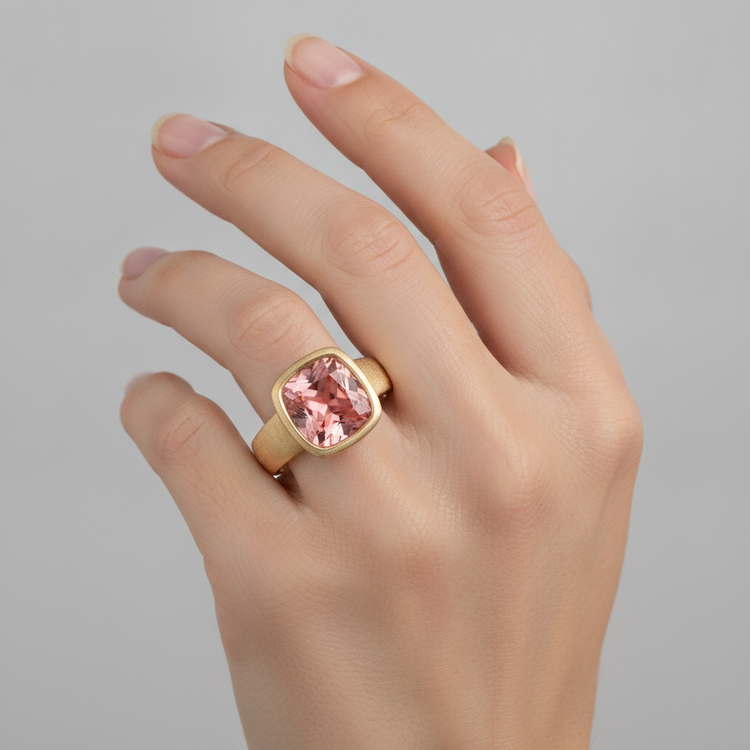 Bague Solitaire Or Jaune 14K Saphir Pêche 4 Carats de laboratoire Coussin Padparadscha sertie Lunette