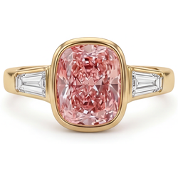 Bague trois pierres en Or Jaune 14 carats avec saphir pêche Padparadscha naturel taille coussin de 3,9 carats et lunette baguette blanche