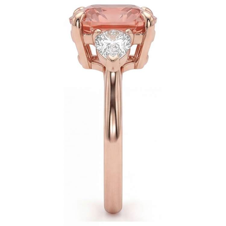 Bague trois pierres en Or Rose 14 carats avec saphir padparadscha pêche naturel taille coussin de 2,9 carats et demi-lunes blanches