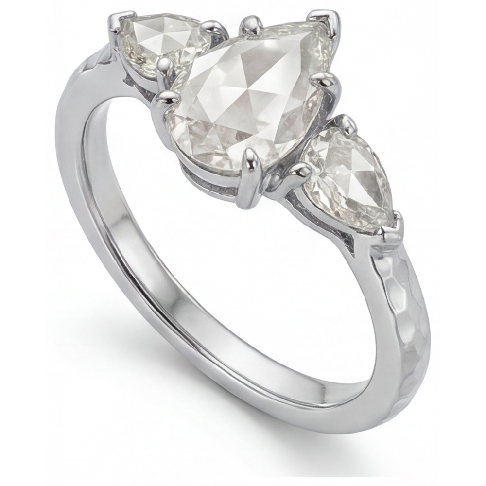 Diamant Taille Poire Bague Trilogie en Or Blanc 14 Carats – vue de côté