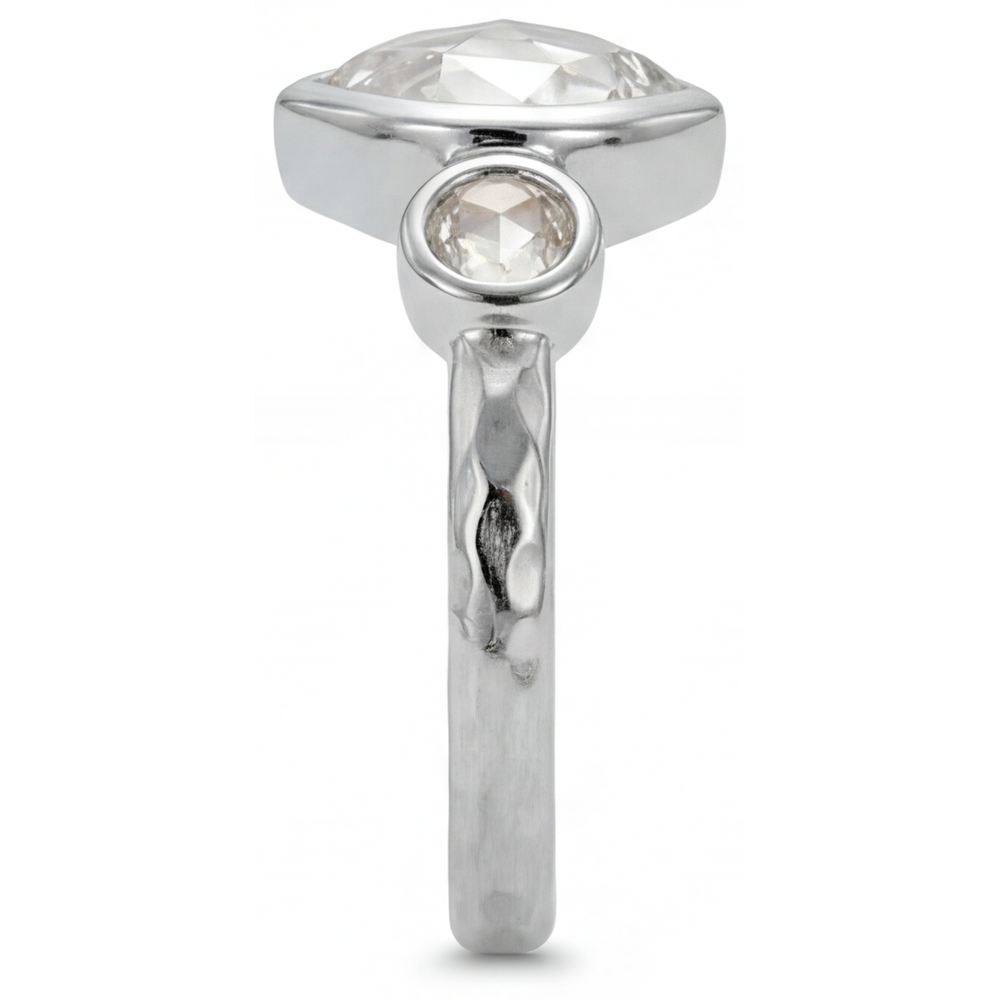 Fin Bague Trois Pierres 2 carats – vue d'angle