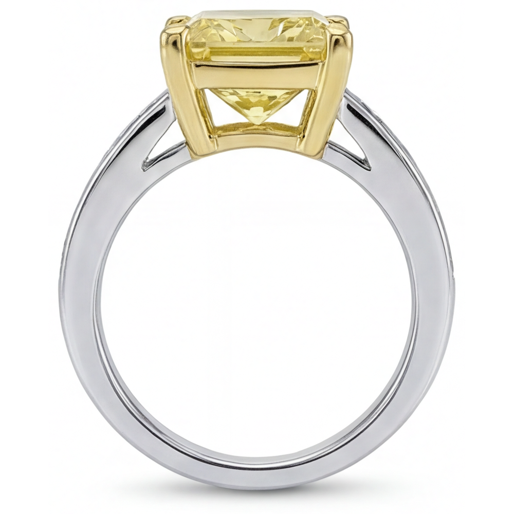 Sophistiqué Diamant Jaune Canari Bague Sertie Halo 3,75 carats – vue de dessus