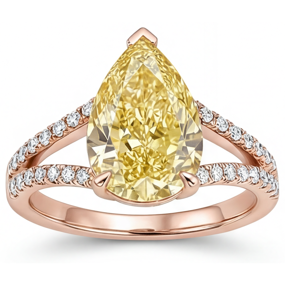 Luxueux Diamant Jaune Fancy Bague Solitaire avec Accents 2,50 carats – vue d'angle