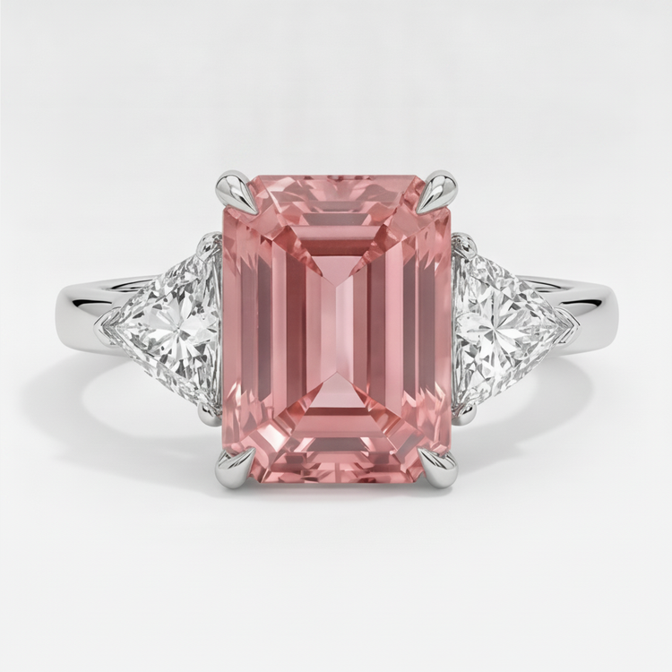 Bague trois pierres en platine avec saphir Padparadscha 3,6 carats, émeraude véritable et trilliant blanc