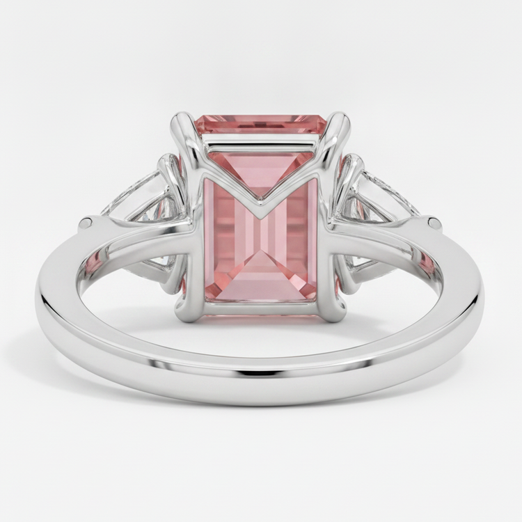 Bague trois pierres en platine avec saphir Padparadscha 3,6 carats, émeraude véritable et trilliant blanc