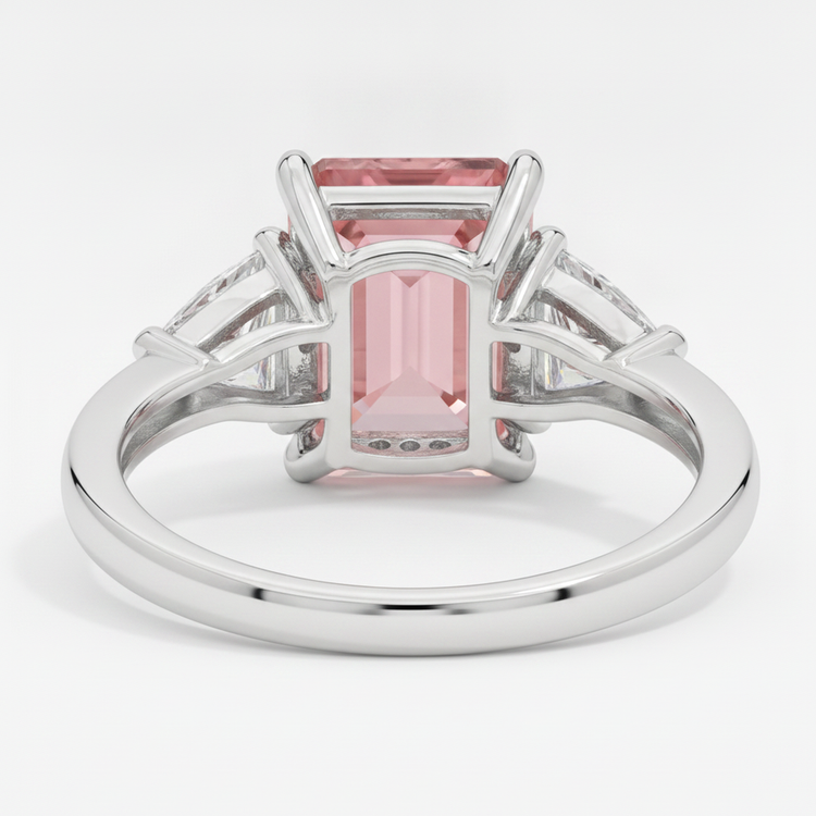 Bague trois pierres en platine avec saphir Padparadscha 3,6 carats, émeraude véritable et trilliant blanc