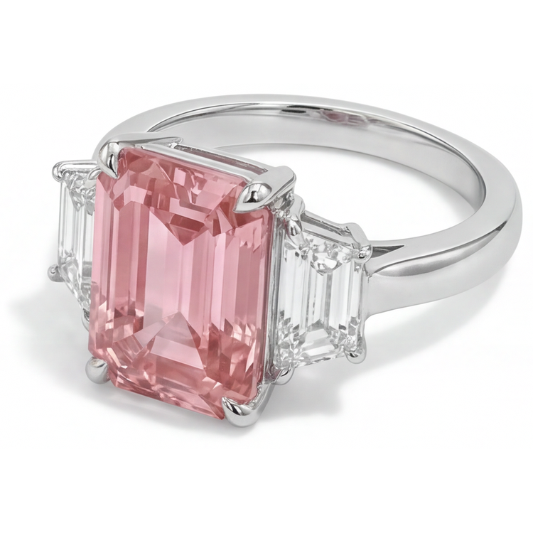 Bague simple trois pierres en or 14 carats avec saphir padparadscha de laboratoire couleur pêche taille émeraude 4,6 carats et trapèzes blancs