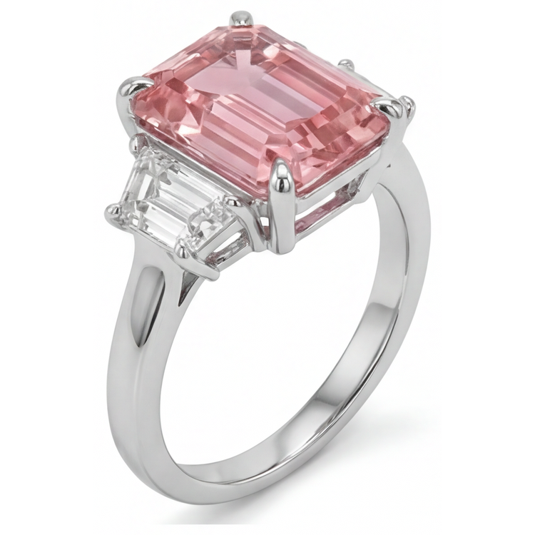 Bague simple trois pierres en or 14 carats avec saphir padparadscha de laboratoire couleur pêche taille émeraude 4,6 carats et trapèzes blancs