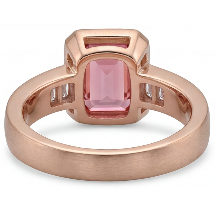 Bague trois pierres en or rose 14 carats avec saphir Padparadscha orange 2,9 carats, émeraude véritable et lunette baguette blanche