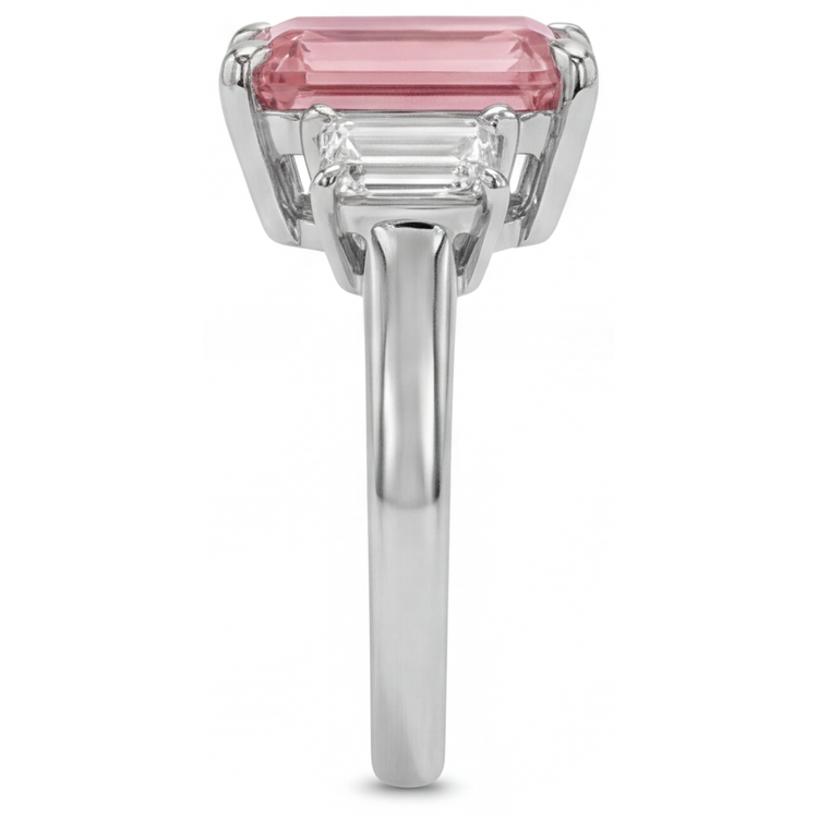 Bague trois pierres en or 14 carats simple avec saphir padparadscha véritable de 2,9 carats taille émeraude et baguettes blanches