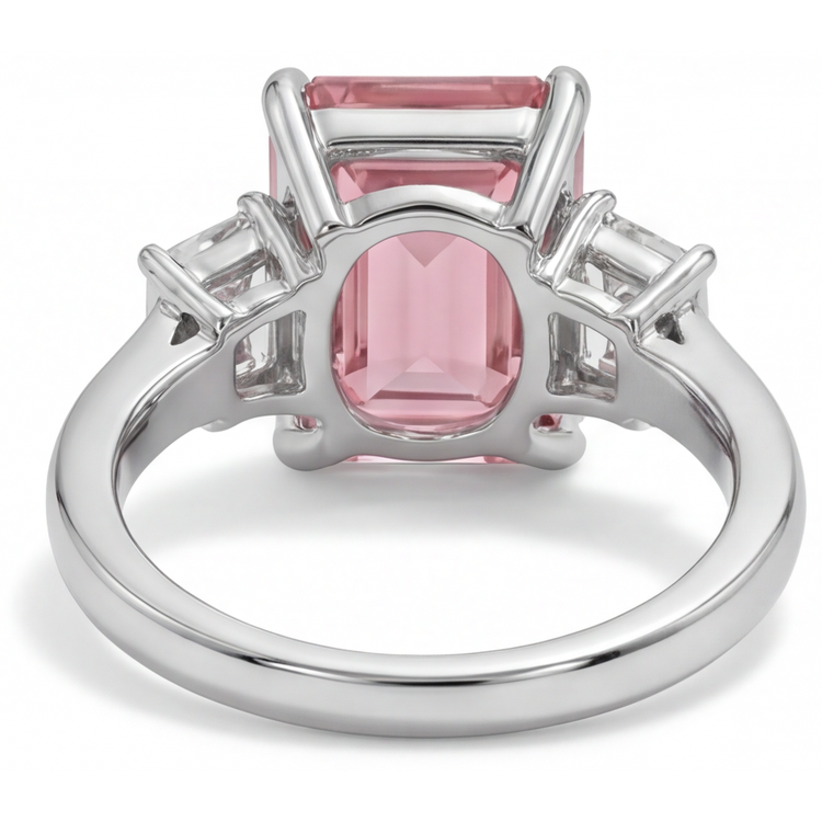 Bague trois pierres en or 14 carats lisse avec saphir Padparadscha véritable taille émeraude de 2,9 carats et baguettes blanches