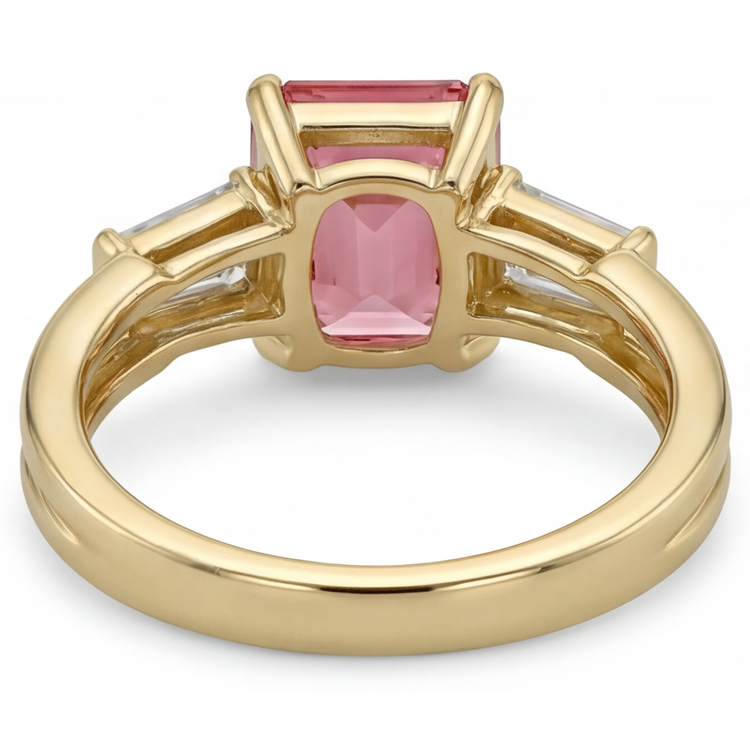 Bague trois pierres en Or Jaune 14 carats avec véritable saphir Padparadscha pêche taille émeraude 2,9 carats et baguettes blanches