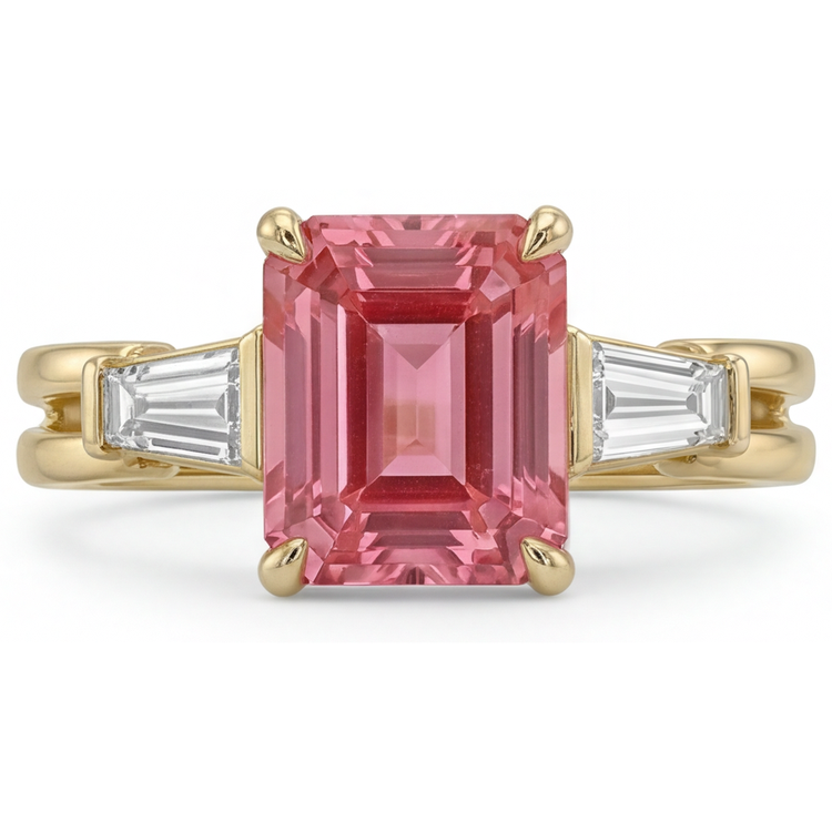 Bague trois pierres en Or Jaune 14 carats avec véritable saphir Padparadscha pêche taille émeraude 2,9 carats et baguettes blanches