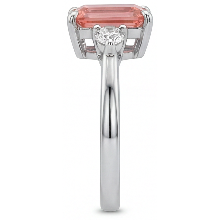 Bague trois pierres en Or Blanc 14 carats avec saphir Padparadscha naturel de 2,9 carats Taille Émeraude